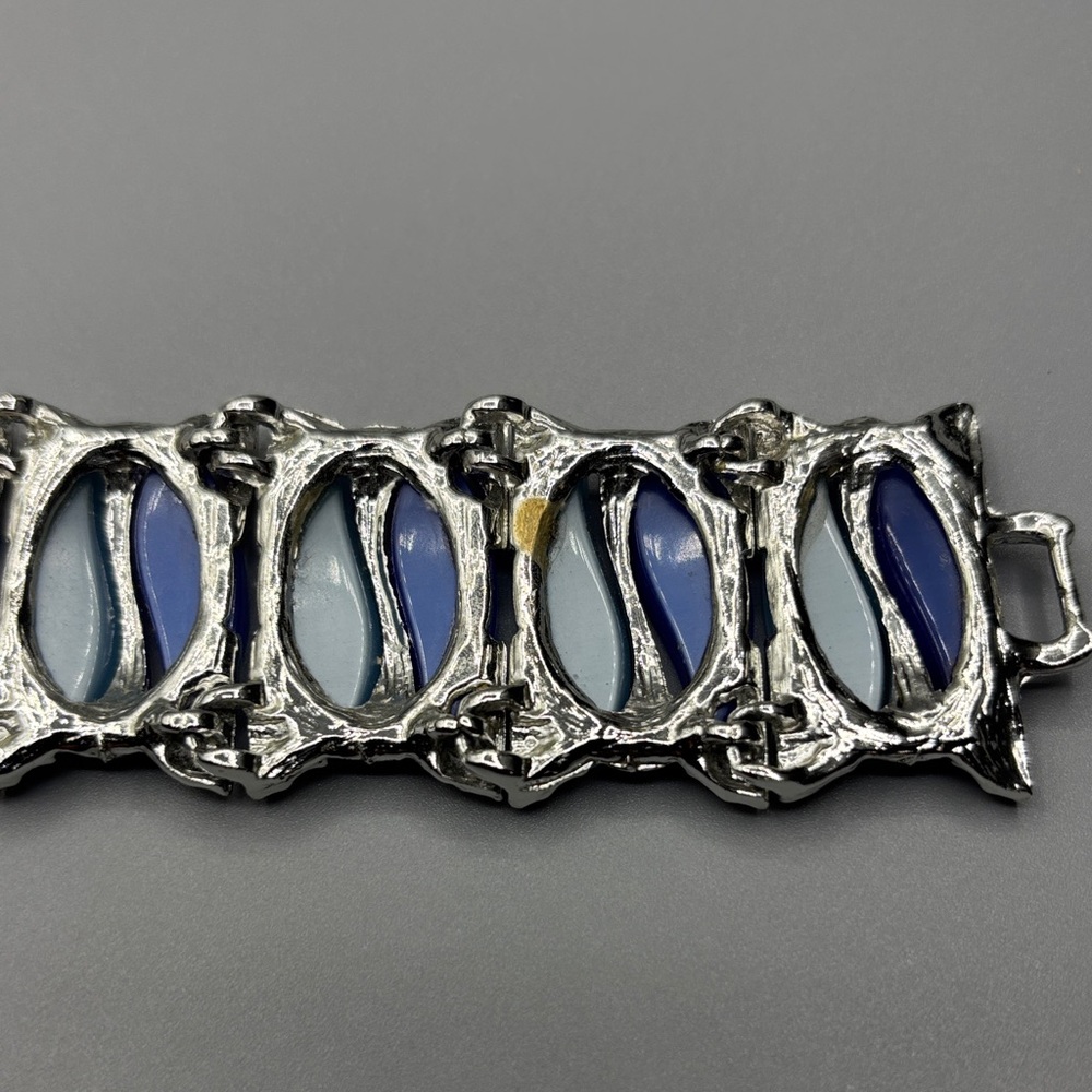 Pretty Vintage Opaque Blues Thermoset Bracelet  JP239 - Picture 7 of 10